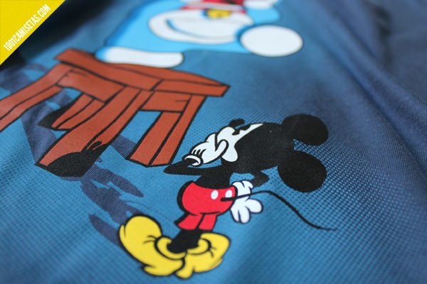 Camiseta doraemon mickey mouse